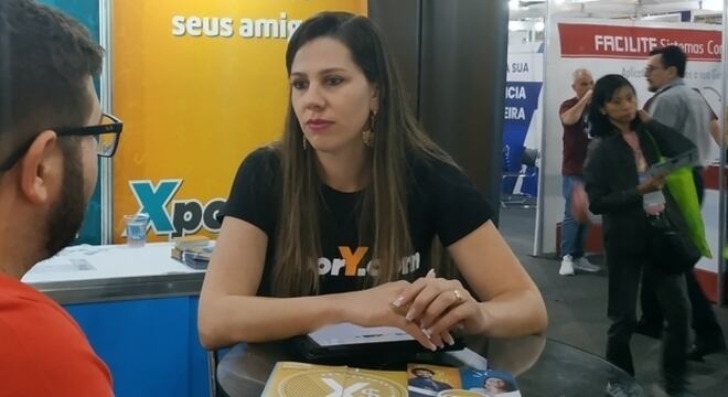 Júlia conseguiu reduzir o estoque a abrir outro negócio de permutas em um ano