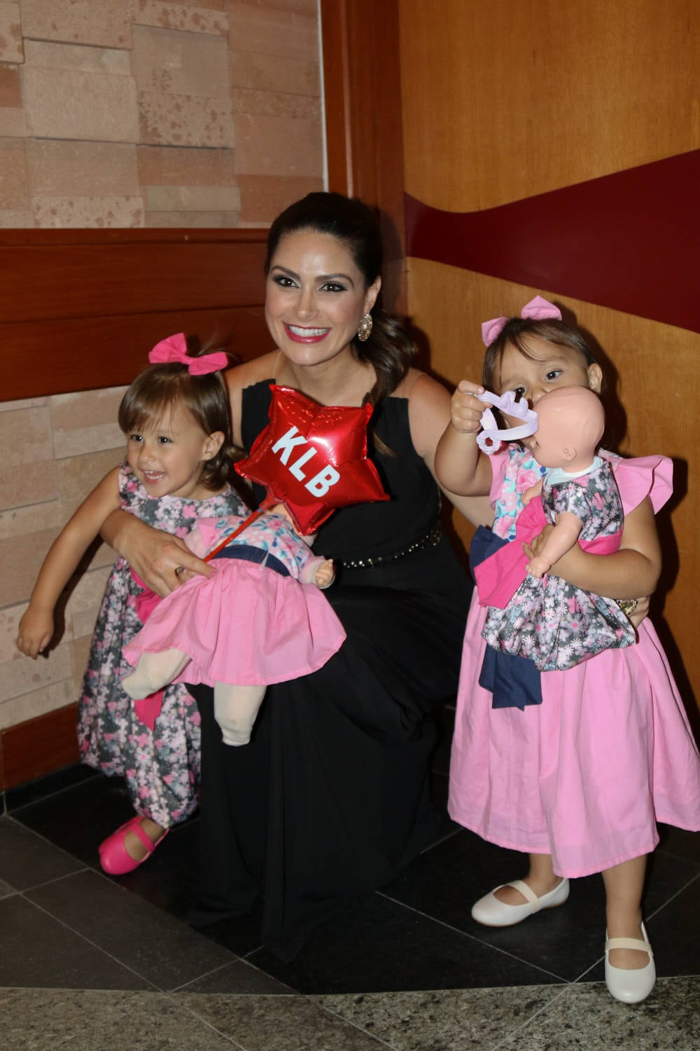 Natália fez diversas fotos com as meninas