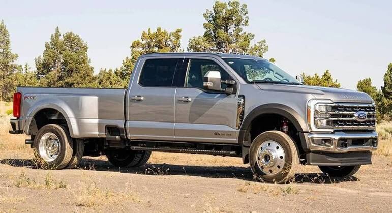 Ford F-550 ficou parecida com a F-150, que é vendida no Brasil