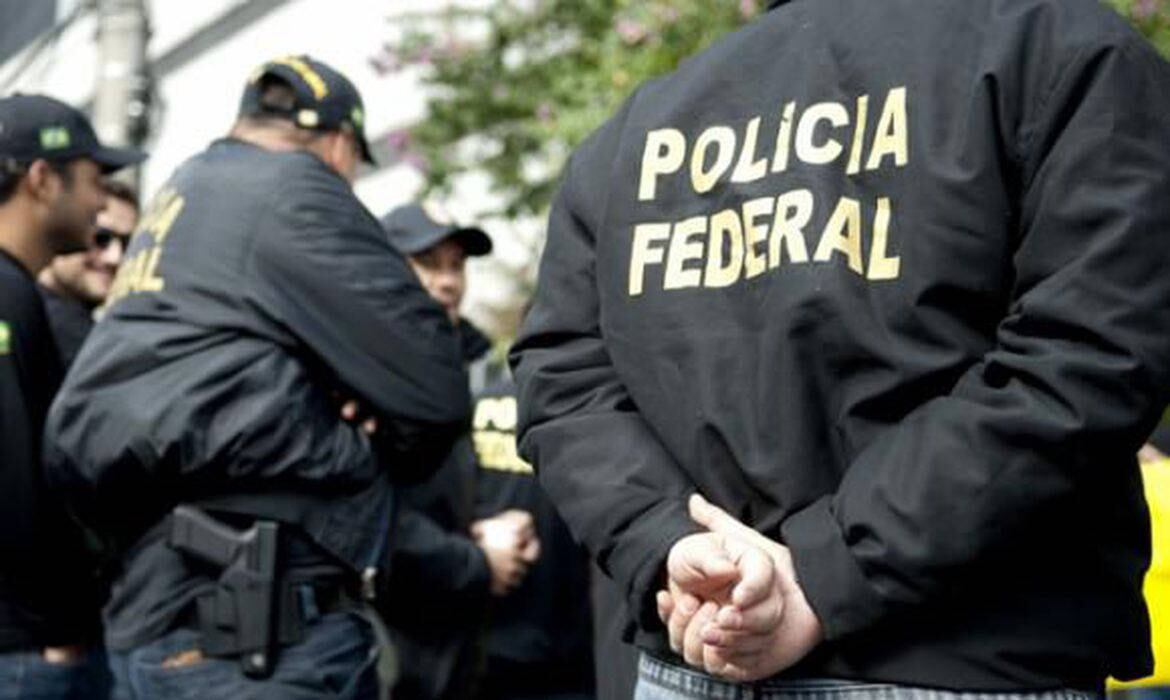 Mais de 50 agentes participam da operação