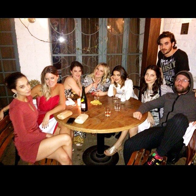 Fiuk e Manu Gavassi foram flagrados juntos em um restaurante em São Paulo, após a festa da revista Estilo. Será que está rolando?