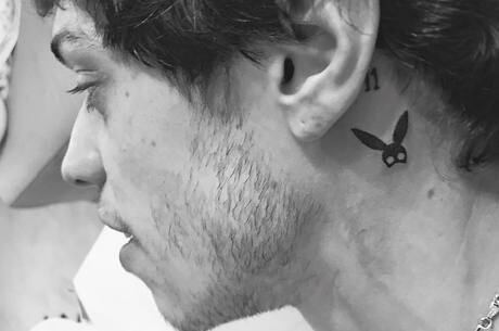 Pete tatuou a máscara do álbum Dangerous Woman