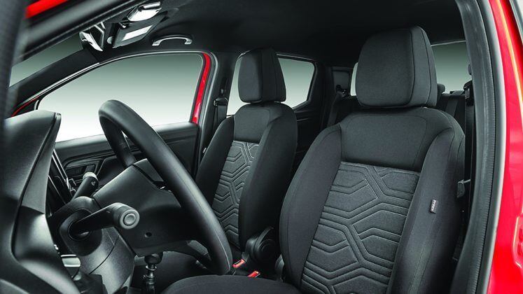 Interior reformulado com novos bancos e melhor apoio lateral segundo as imagens divulgadas