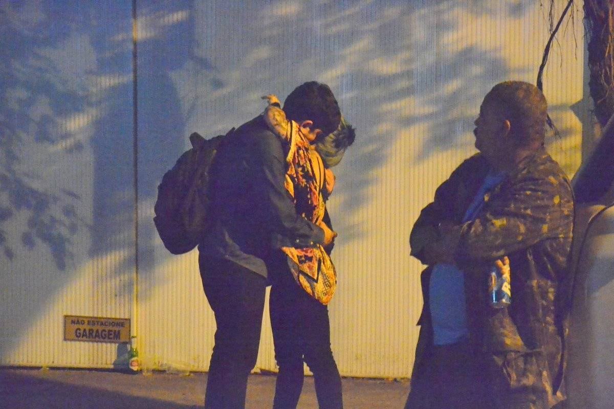 No início de julho deste ano, Marcelo Adnet foi flagrado em clima de intimidade com Lara Vaz após os dois saírem de um bar na Gávea, no Rio de Janeiro