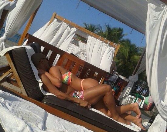 Logo após postar as imagens, Nicole teria confirmado seu envolvimento com Sheik, que na época ainda defendia o Botafogo