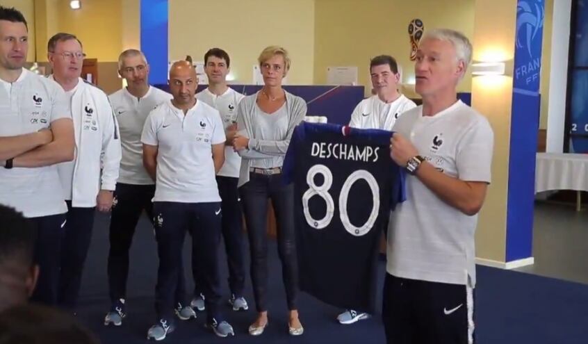 Deschamps é homenageado pelo 80º no comando dos 'Bleus'