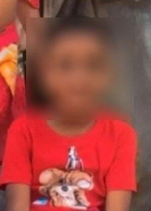 Menino foi encontrado no banheiro