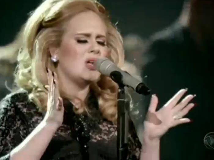 Adele
não tem medo de soltar a voz para uma multidão, mas toma muito cuidado antes de
ir a praia e não chega perto de uma gaivota por nada nesta vida!