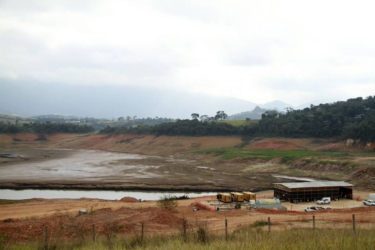 Moradores chegam a passar 18 horas sem água
