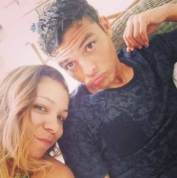 Isabelle Silva, mulher de Thiago, está aguardando ansiosamente as férias para rever os amigos no Brasil