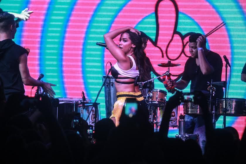 Tudo parecia muito calmo e tranquilo, até que a funkeira decidiu cantar seu mais novo single, Essa Mina É Louca, e foi aí que tudo mudou