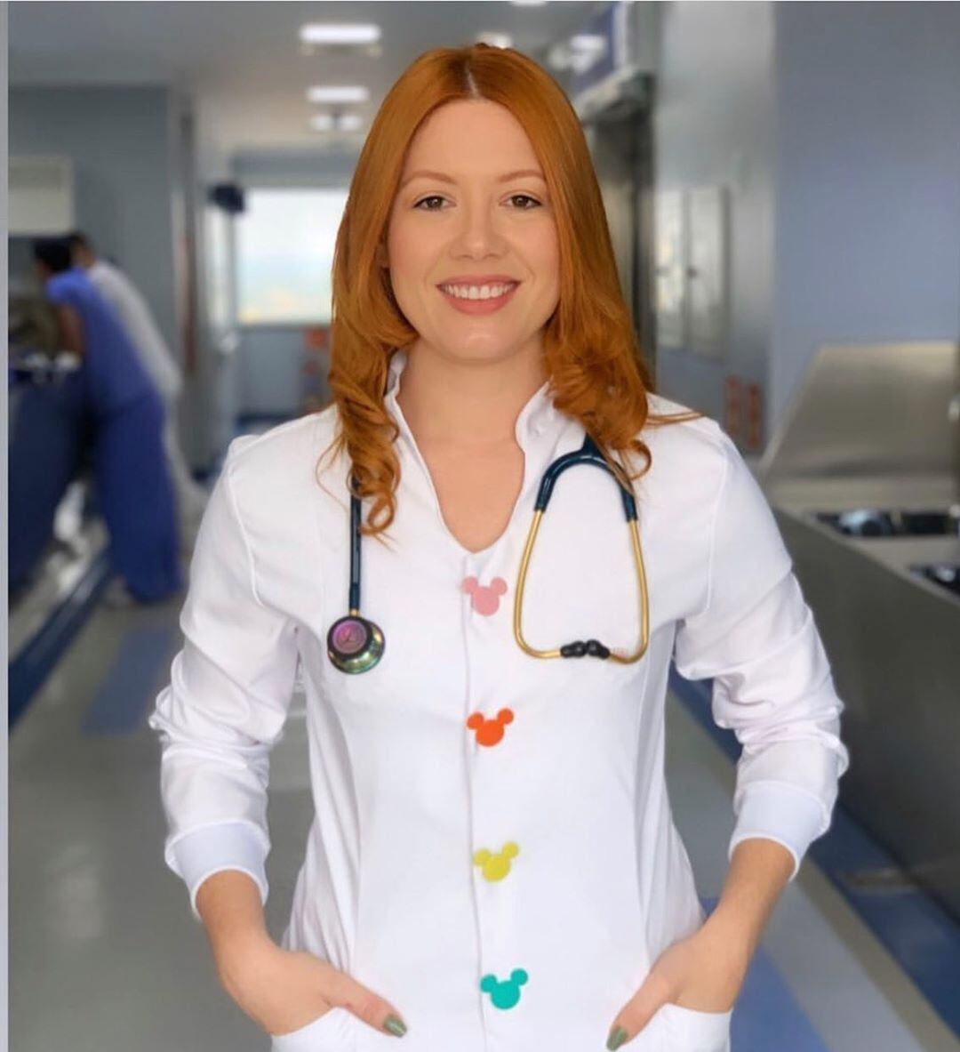 “Acreditamos que nosso produto leva empoderamento, autoestima e, principalmente, amor aos nossos clientes. E ainda temos muitos sonhos para serem realizados e muitas novidades pela frente", afirmam as irmãs


Na foto, a médica Júlia Luzzani 