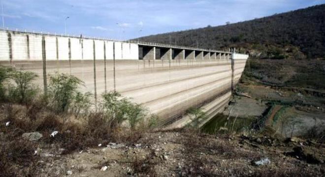 O maior reservatório de água do agreste de Pernambuco operar com volume morto