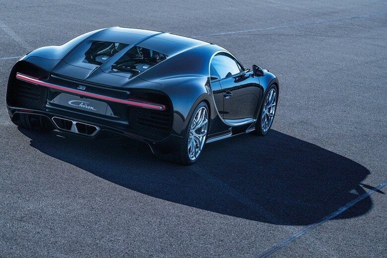 Aos 200 km/h, o cupê cumpre em menos de 6,5 segundos, e de 0 a 300 km/h em 13,6 s. A velocidade máxima agora é de 420 km/h — limitada eletronicamente