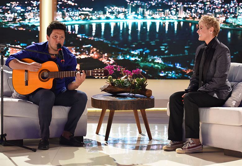 Você tira seu sustento do dinheiro
das músicas que compôs?

Eu tiro meu sustento
das músicas que compus e das que eu componho. Em boa parte da minha
vida, eu tirei com os meus shows. E agora vou voltar a tirar com shows e
também tem alguns projetos de negócios, porque eu já tive boate. Eu tenho várias
ideias pra fazer dinheiro

+ Thiago Servo se declara para Ana Paula Minerato, mas teme traição: “Gosto muito dela e ficaria chateado”

> Acesse o R7 Play e assista na íntegra a todos os programas da Record! Clique e experimente!
