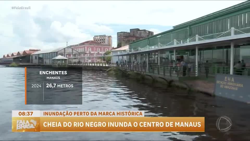 Cheia do Rio Negro afeta o comércio em Manaus