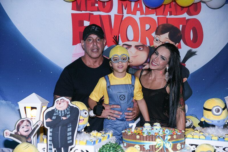 A segunda-feira (15) foi de muita festa para a família de Alexandre Frota. O ator comemorou, ao lado da esposa Fabiana, o aniversário de sete anos de Enzo Gabriel, em Cotia (SP)