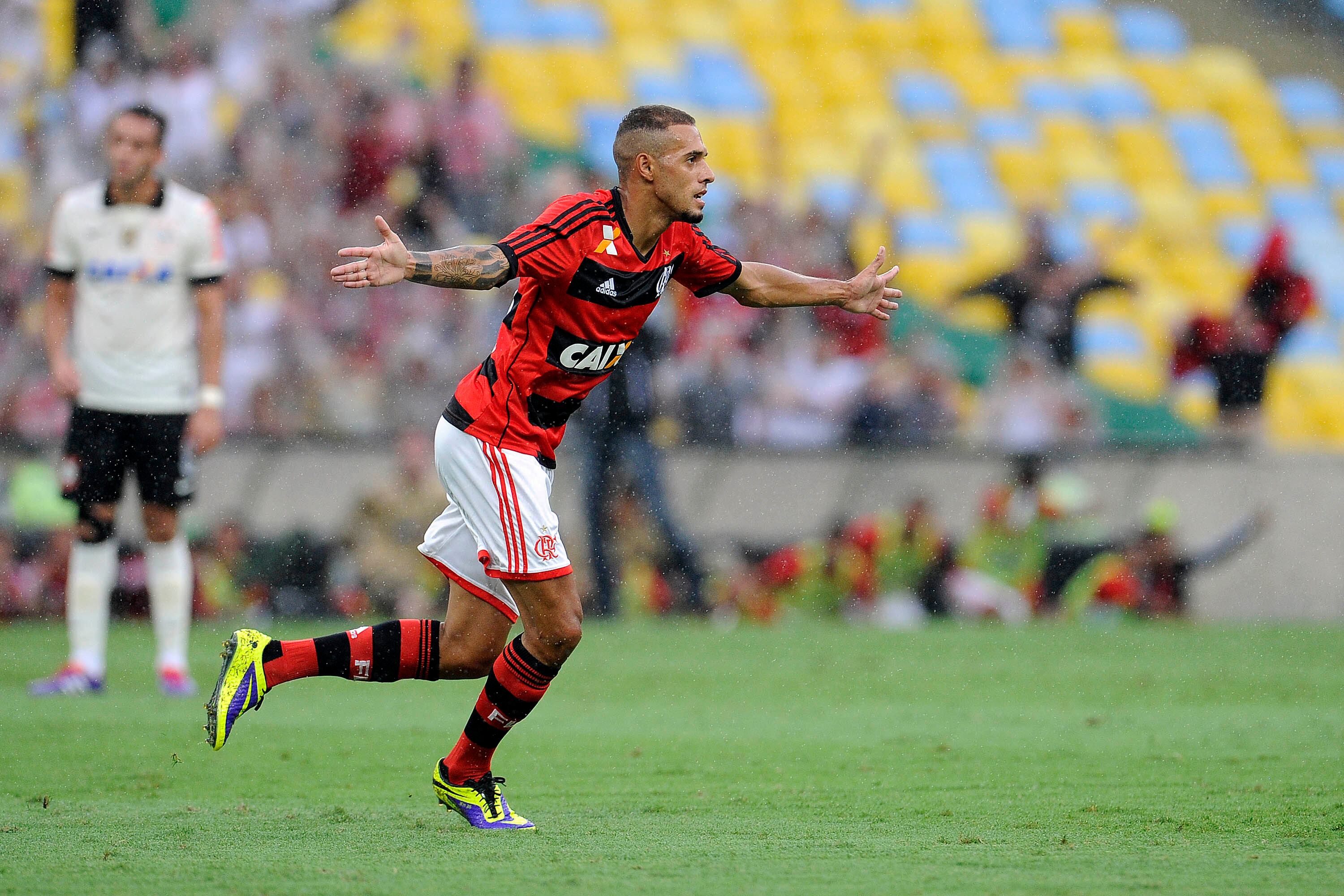 Paulinho foi o autor do único gol da partida