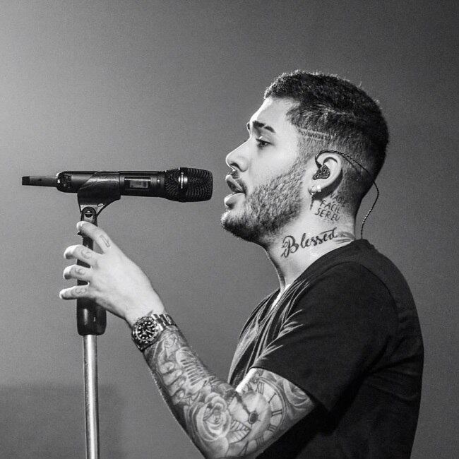 Kevinho se emocionou com os fãs espanhóis.

— O primeiro show da nossa Tour Europa foi ontem (13 de abril) em Marina Dor na Espanha e foi inesquecível, lotação máxima! Gratidão eterna meus amores, que sonho 
