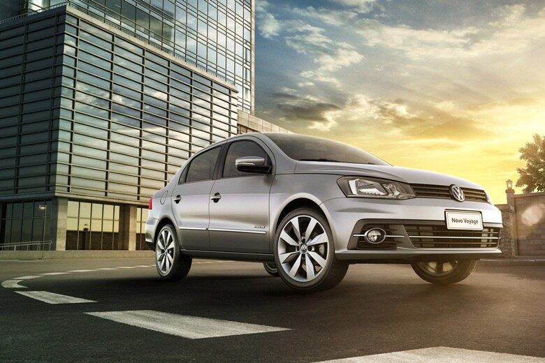 Por dentro, o sedã recebeu as mesmas atualizações do Gol, com destaque para o design mais requintado e a opção das centrais multimídia Composition Touch e Discover Media