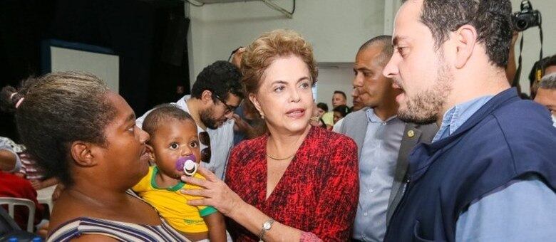 Dilma visitou áreas atingidas pelas chuvas em São Paulo e pediu paz nos protestos do domingo (13)
