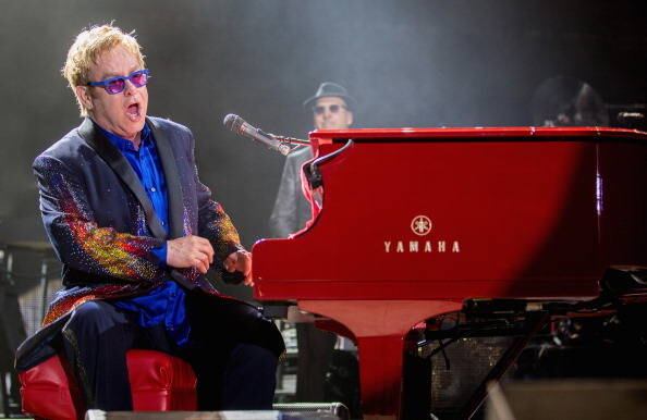 Elton John foi proprietário do Watford
FC, seu time do coração, durante 30 anos. Atualmente o clube disputa a Championship,
como é chamada a segunda divisão do futebol inglês