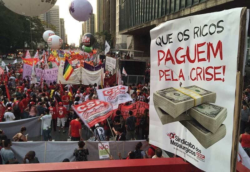 Liderança Guarani-Kaiowas participam do protesto também para denunciar o extermínio que estão sofrendo no Mato Grosso do Sul