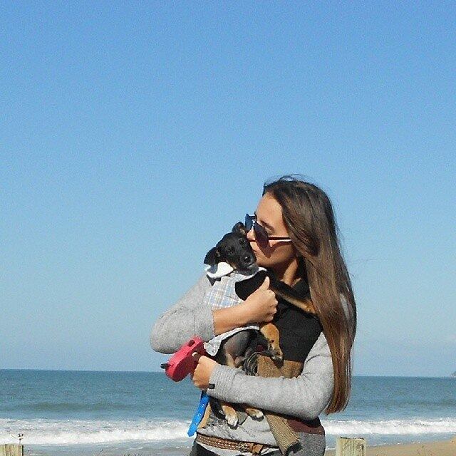 

Catarina
Migliorini se afastou do diretor Justin Sisely, depois que ele foi acusado de
prostituição por causa dos leilões de virgindade que organizou. Além da
estudante, um rapaz chamado Alex Stephanov também participou das gravações

e teve sua primeira vez comprada