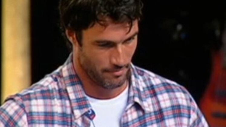 A Fazenda 3
Em uma final acirrada, Daniel Bueno garantiu 44% de preferência do público e o prêmio de R$ 2 milhões