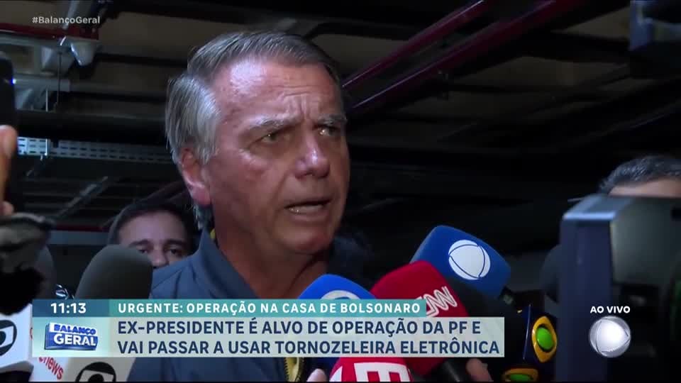 ‘Qual o problema de ter 14 mil dólares em casa?', questiona Jair Bolsonaro após operação da PF