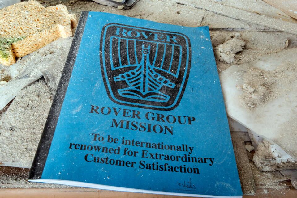 Um dos itens mais raros registrados por Dab Hand é o manual original com a missão do grupo MG Rover