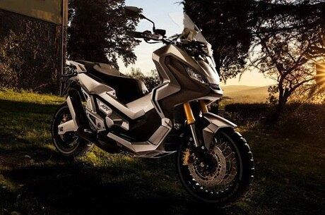 Scooter com apelo futurista terá pneus fora-de-estrada