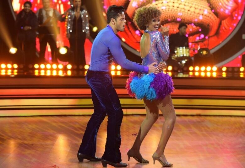 Apesar da boa coreografia, os jurados voltaram a falar da falta de ousadia dos dois no palco. "Eu preciso ver a dupla explodir", apontou Fernanda Chamma