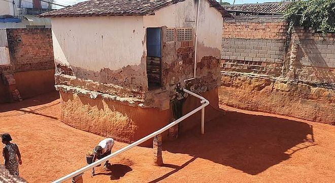 Prefeitura foi chamada após vizinhos se preocuparem com escavação