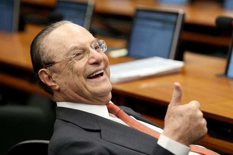 Ex-deputado Paulo Maluf já cumpre outra pena em casa