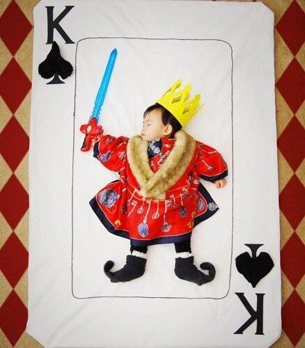 Assim que Wengenn adormecia, ela o colocava no centro do cenário criado e começava a tirar as fotos
