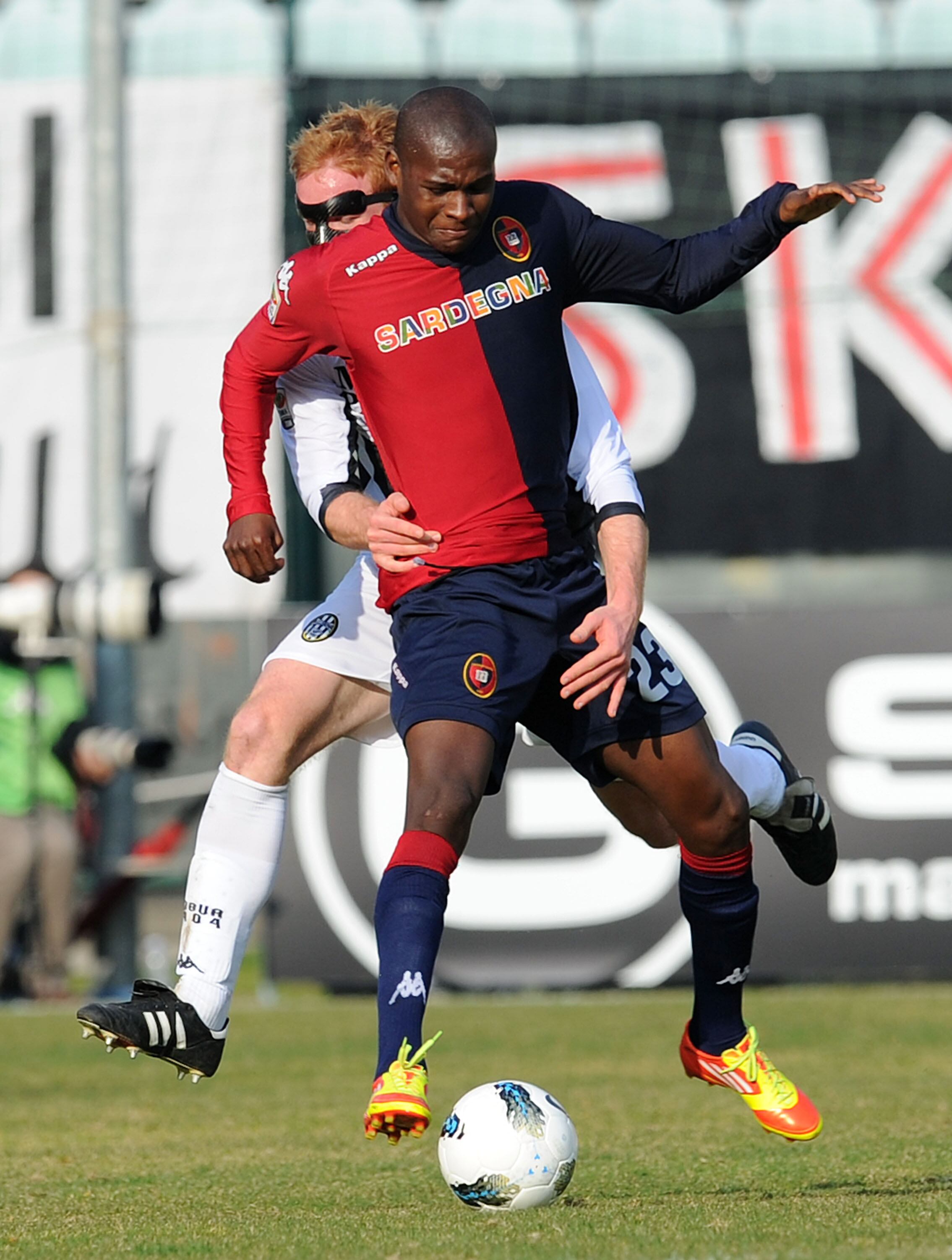 O atacante foi revelado pelo Atlético Nacional, da Colômbia, chegou ao Cagliari em
2011. Pela seleção do seu país, o jogador já realizou quatro partidas