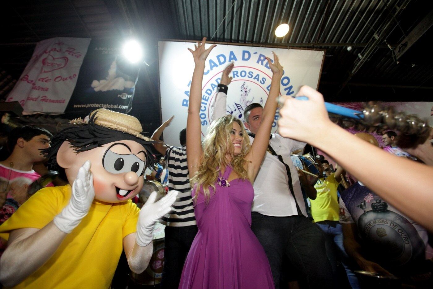 Ellen Rocche se divertiu com os componentes da escola