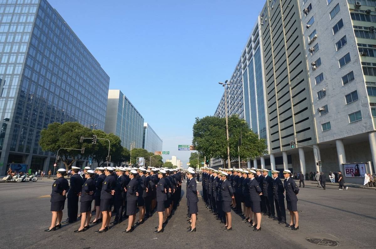Na capital fluminense, o Comando Militar do Leste diz que 4.300 militates participaram do desfile
