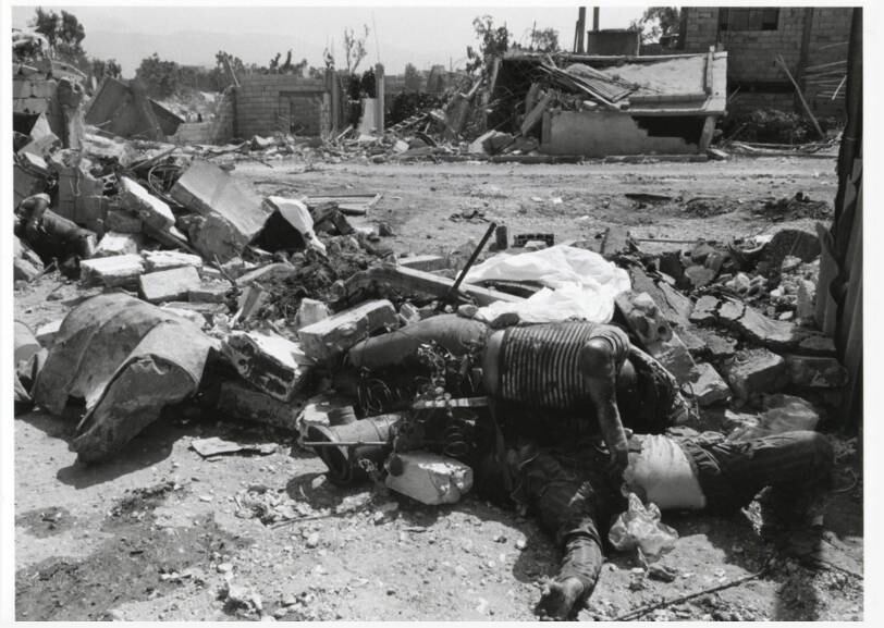 Massacre
de Sabra e Chatila: Trata-se
do extermínio de milhares de refugiados palestinos e libaneses em Beirute,
capital do Líbano. 
A tragédia ocorreu entre os dias 16 e 18 de setembro de 1982, e foi levado a
cabo pela organização paramilitar Falange, como retaliação pelo assassinato do
presidente eleito do país. Estima-se que cerca de 3.500 pessoas morreram

Conheça o R7 Play e assista a todos os programas da Record
na íntegra!

