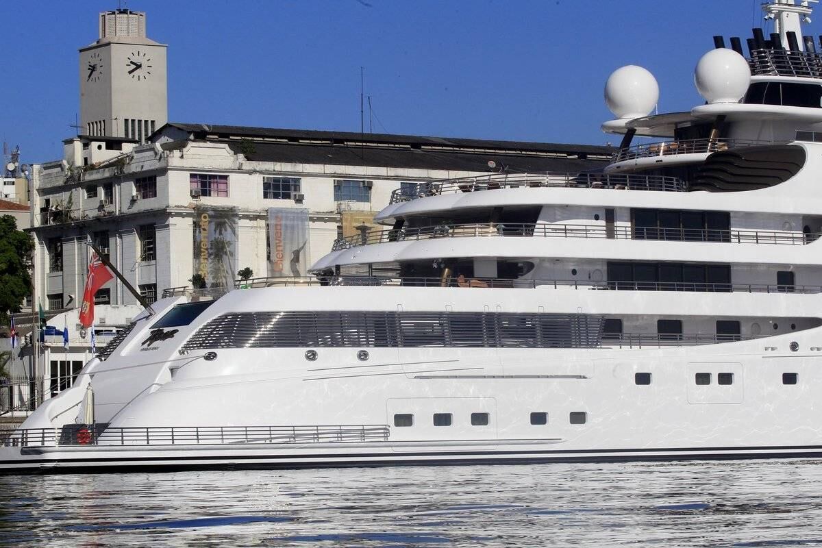 O iate de DiCaprio está ancorado no píer Mauá, no Rio de Janeiro