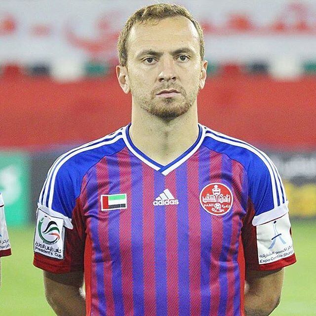 Zé Love está defendendo as cores do Al Shaab, dos Emirados Árabes. No clube árabe, o atleta disputou sete partidas e marcou apenas dois gols. 