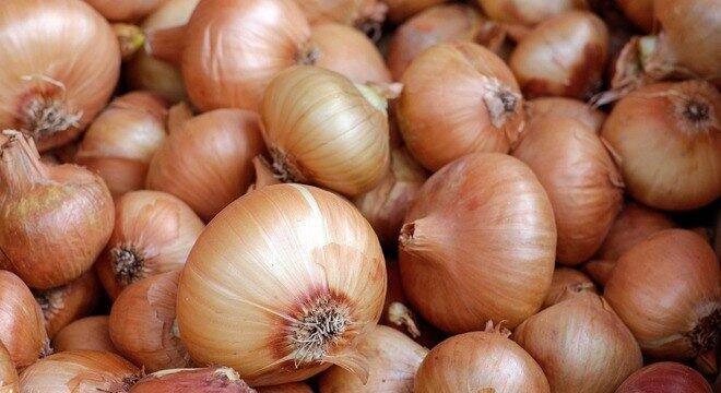 Cebola registrou alta de 31,28% em abril e virou a grande vilã da cesta básica