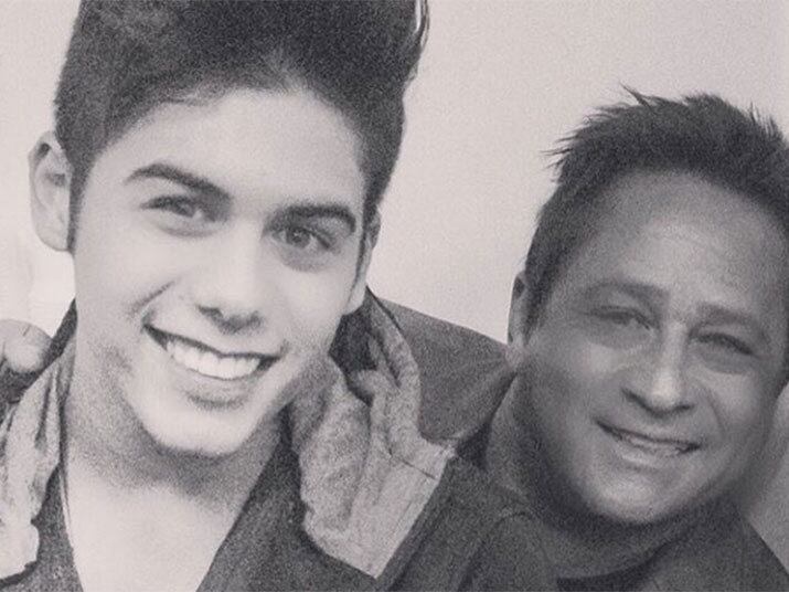 Zé Felipe também falou da inevitável comparação com o pai no estilo musical.
 
— Sempre vão existir. Mas eu, graças a Deus, comigo foi um pouco diferente. Achei que fosse ser muito mais. Tem a comparação, mas é um comparação de pai e filho, não na carreira. 

Assista todas às transformações da Hora do Faro no R7 Play!  
