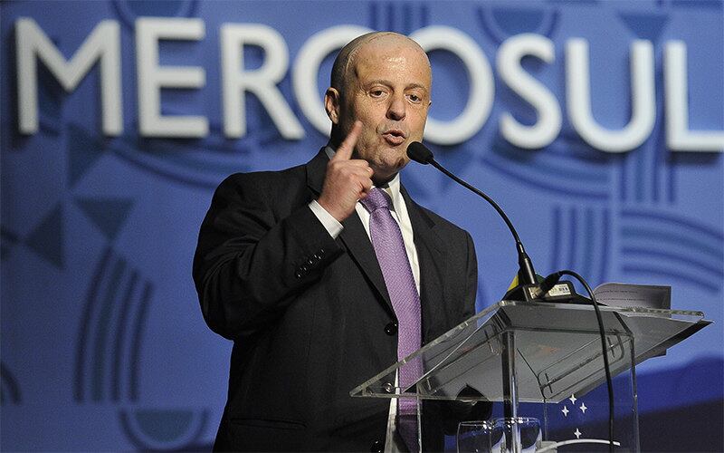 O então ministro da Agricultura, Mendes Ribeiro, é outro político que deu preferência ao Sírio-Libanês. Em outubro de 2011, o político passou por uma cirurgia neurológica bem sucedida no hospital