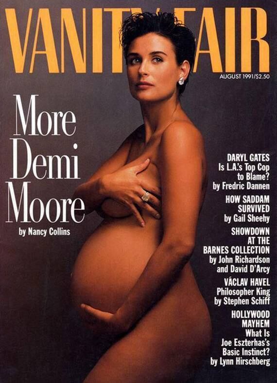 Atualmente, pode parecer algo banal, mas
Demi Moore causou frisson na época ao posar nua e grávida para a capa da
revista Vanity Fair. Ela estava no ápice da carreira, com o filme Ghost