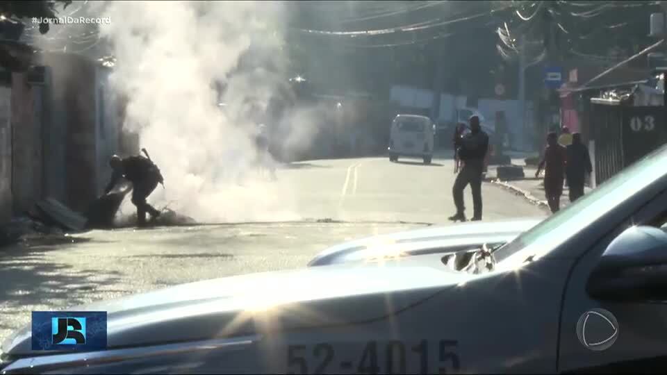 14 pessoas são presas e um suspeito é morto em operação da PM contra roubo de cargas e carros no RJ