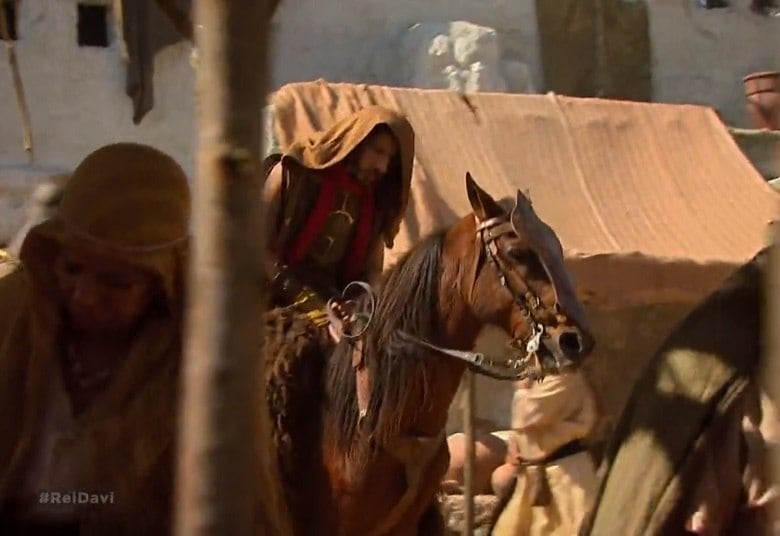 No capítulo de Rei Davi do último sábado (16), o reencontro de Davi e Bate-Seba reacendeu o sentimento entre eles. Davi fugiu após a noite de núpcias com Mical, filha de Saul, quando foi avisado por Jonatas que sua morte foi encomendada pelo rei