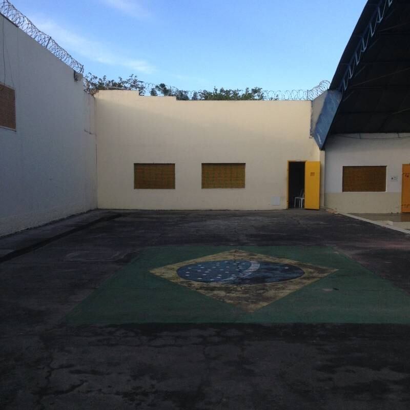 Mudanças



Nascido na Bahia no dia 31 de março de 1996, N veio para São
Paulo com a família aos quatro anos. Caçula de oito irmãos, morava no Grajaú,
zona sul de São Paulo, com a mãe e o padrasto — ele não conheceu o pai. O jovem
descreve sua infância como “a de qualquer criança”



— Eu
brincava muito na rua, soltava pipa, às vezes saia sem avisar e minha mãe brigava