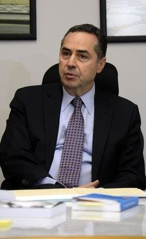 Barroso concedeu liminar neste sábado